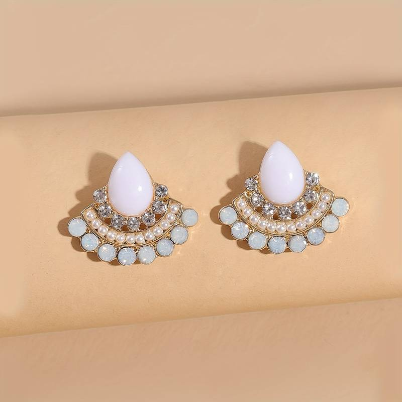 Boucles d'oreilles pendantes blanches élégantes