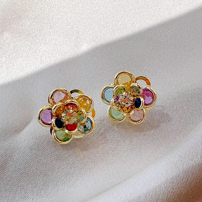 Boucles d'oreilles élégantes en cristal coloré en forme de fleur