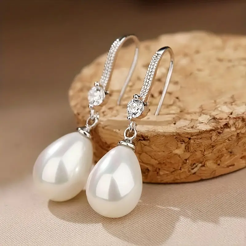 Pendientes colgantes de perlas con perlas brillantes