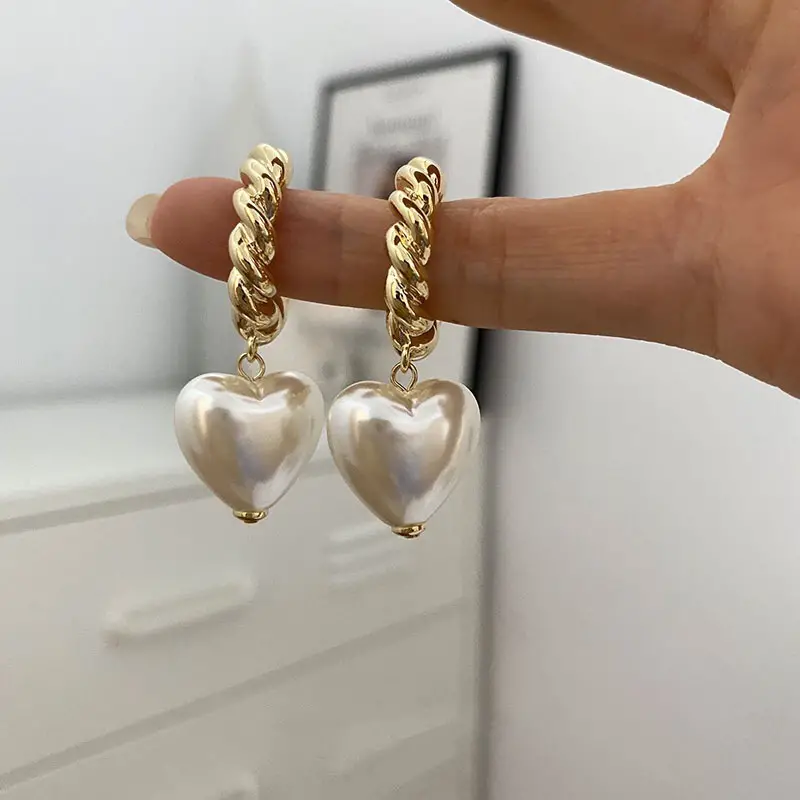 Elegantes pendientes de corazón de perla