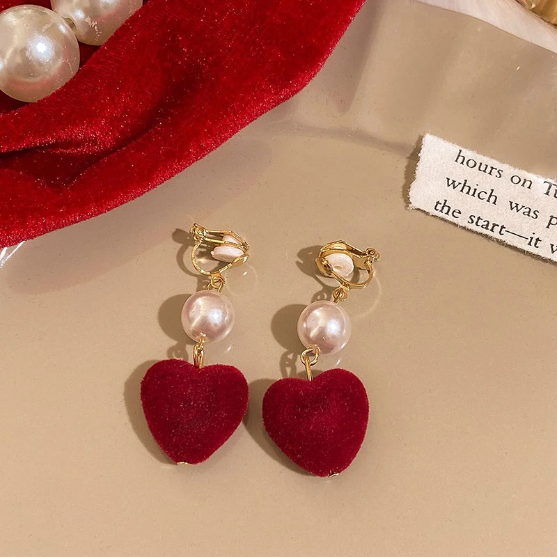 Elegantes pendientes de perla de corazón rojo