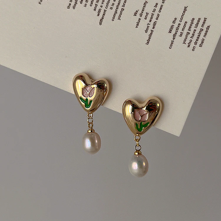 Elegantes pendientes de corazón y perla de oro