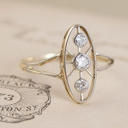 Bague ovale vintage en zircone