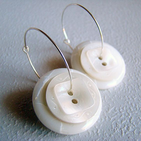 Pendientes de botón blanco vintage
