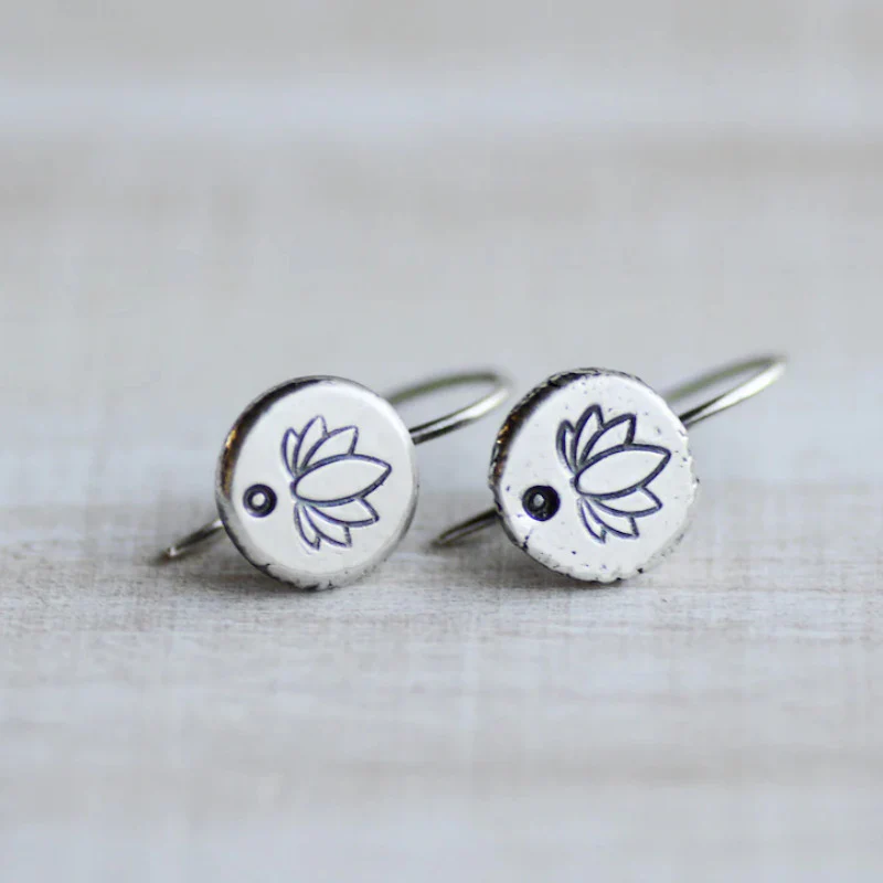 Pendientes vintage pequeños y redondos de plata