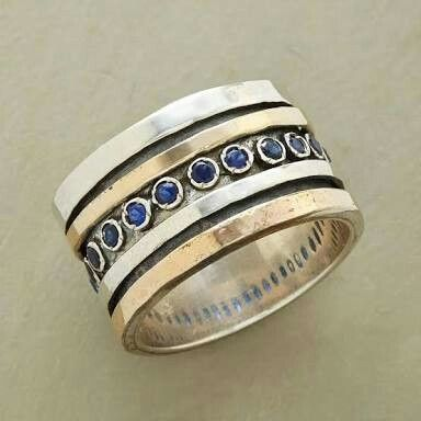 Anillo vintage de oro y plata con incrustaciones de piedras azules