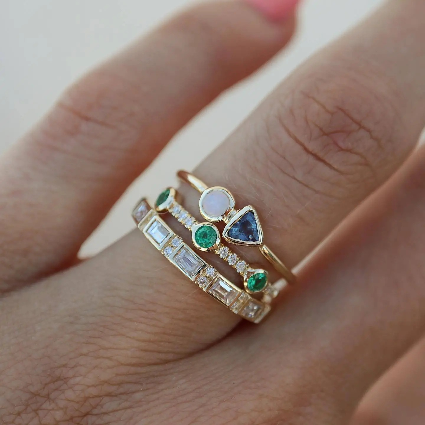 Bague vintage en opale blanche et zircone de forêt