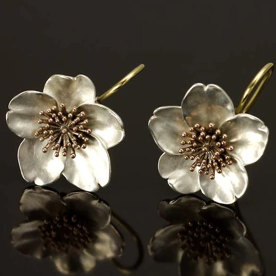 Boucles d'oreilles vintage argentées à fleurs