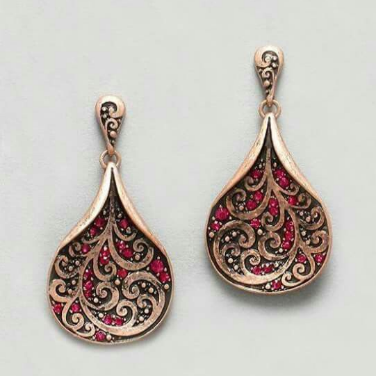 Pendientes vintage dorados y rojos