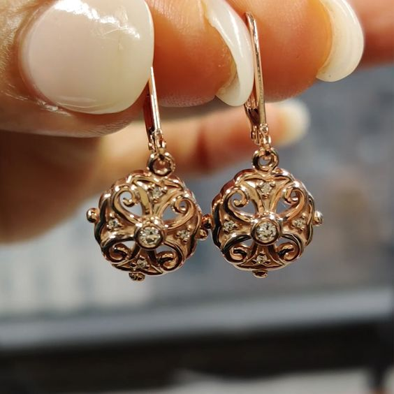 Pendientes vintage de mandala redondeados y huecos