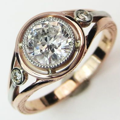 Anillo vintage de cristal redondeado con incrustaciones