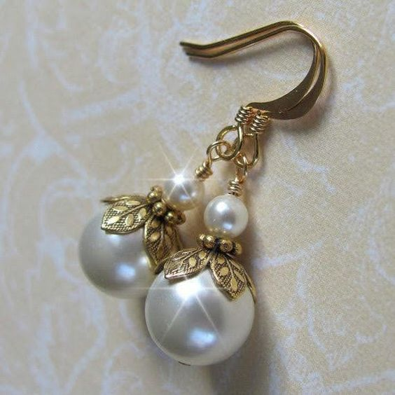 Pendientes vintage de oro con perlas y flores colgantes