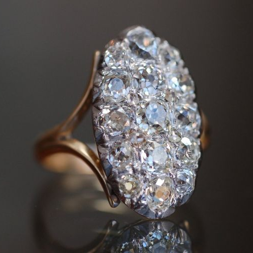 Anillo vintage con cristales incrustados