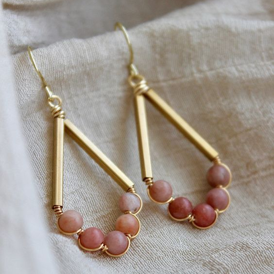 Pendientes colgantes de oro con piedras rojas vintage