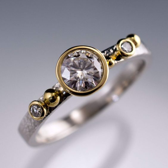 Anillo vintage de cristal con incrustaciones, dorado y plateado