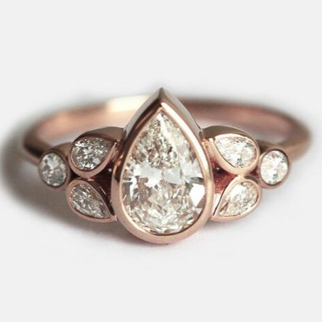 Bague pendante vintage en zircon rose