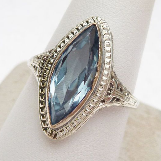 Anillo vintage de cristal azul ovalado