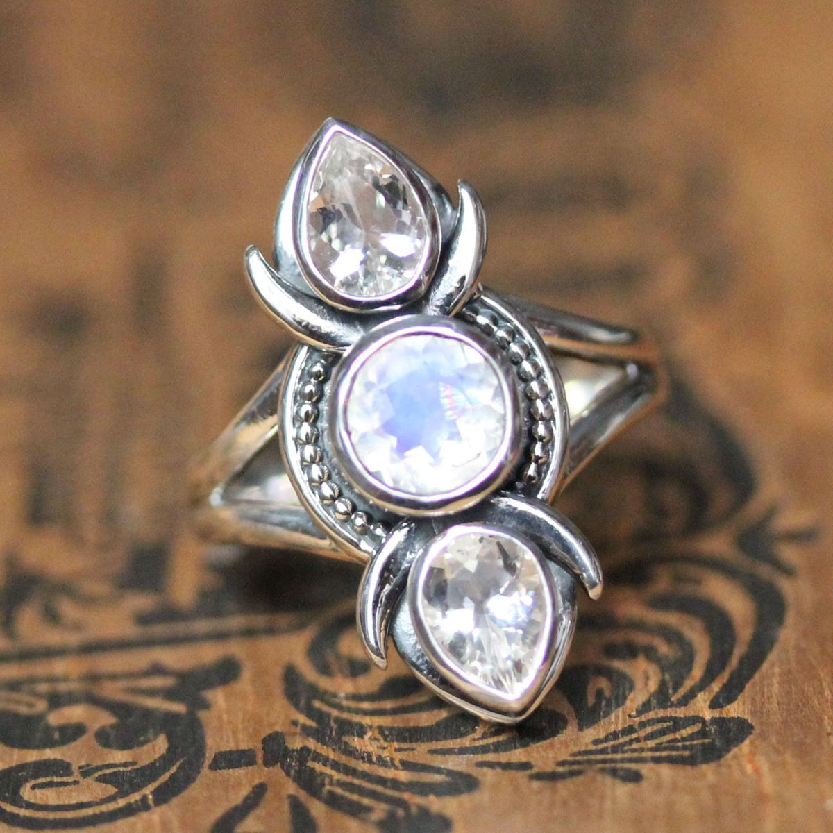 Bague vintage en verre blanc et zircone