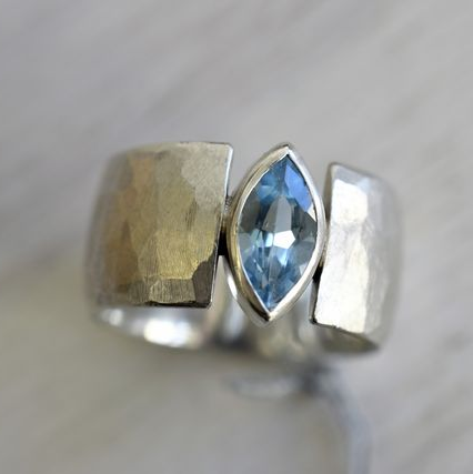 Anillo vintage abierto de plata con cristal azul