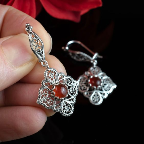 Boucles d'oreilles vintage mandala en cristal rouge
