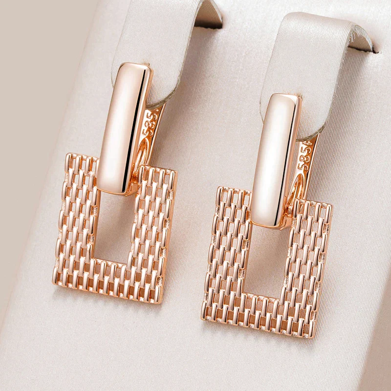 Pendientes cuadrados elegantes dorados