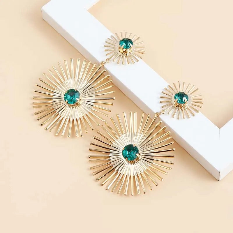Pendientes largos con púas de turquesa y rayos de sol dorados