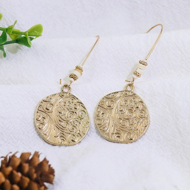 Pendientes vintage de círculo grabado en oro
