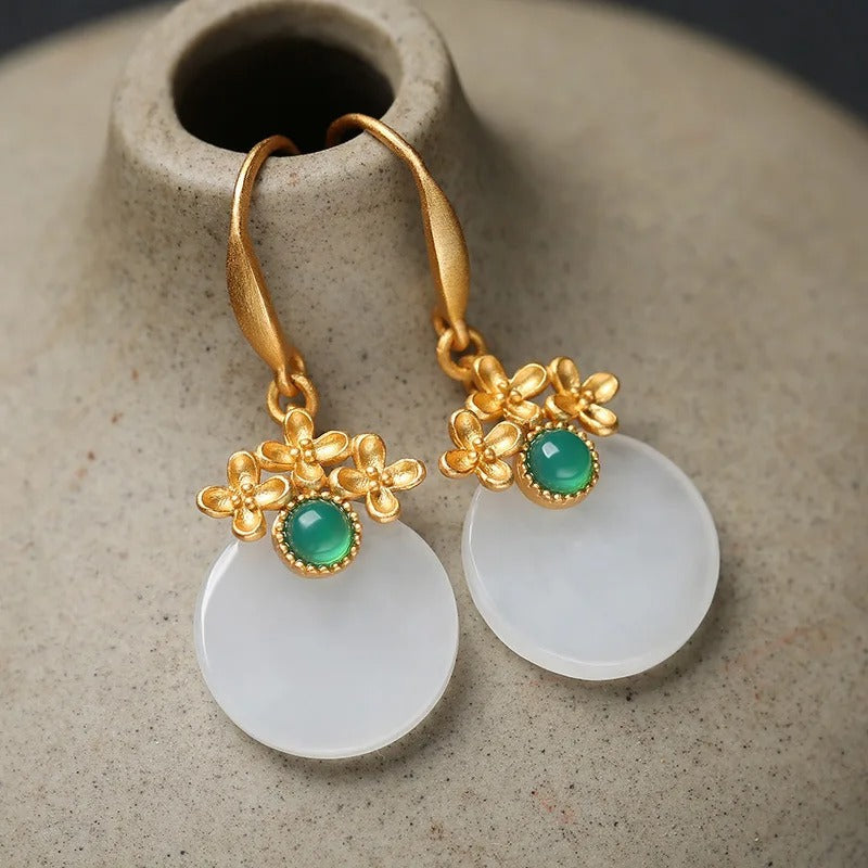 Pendientes colgantes vintage de oro y piedras preciosas verdes redondas con forma de flor