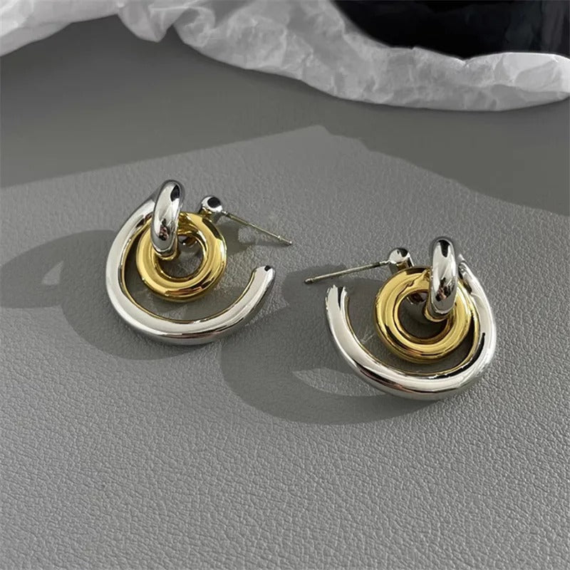 Pendientes clásicos de oro en forma de C vintage