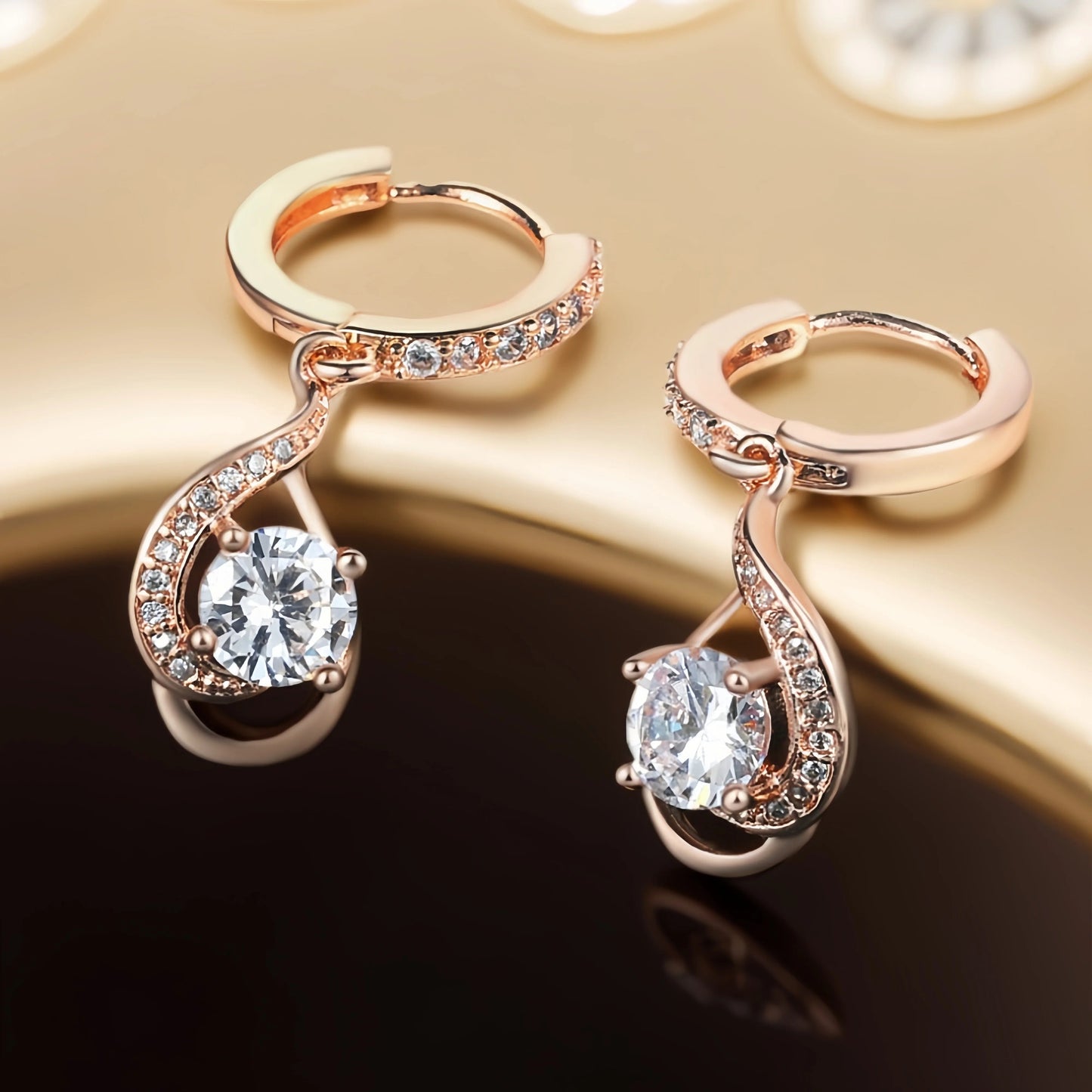 Pendientes colgantes con cristales y espirales de oro rosa