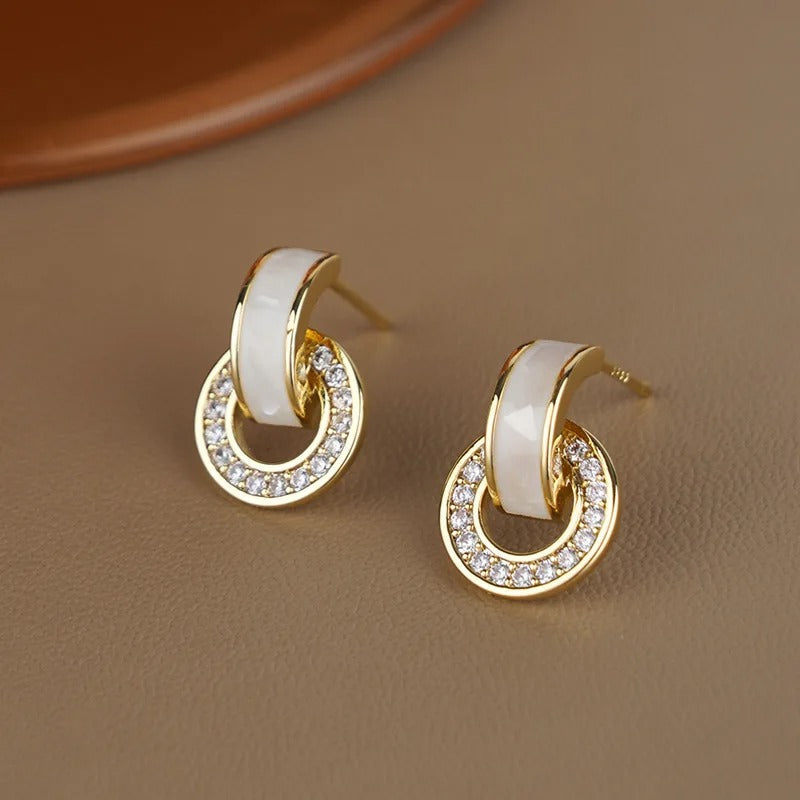 Pendientes de aro con cristales brillantes dorados y blancos
