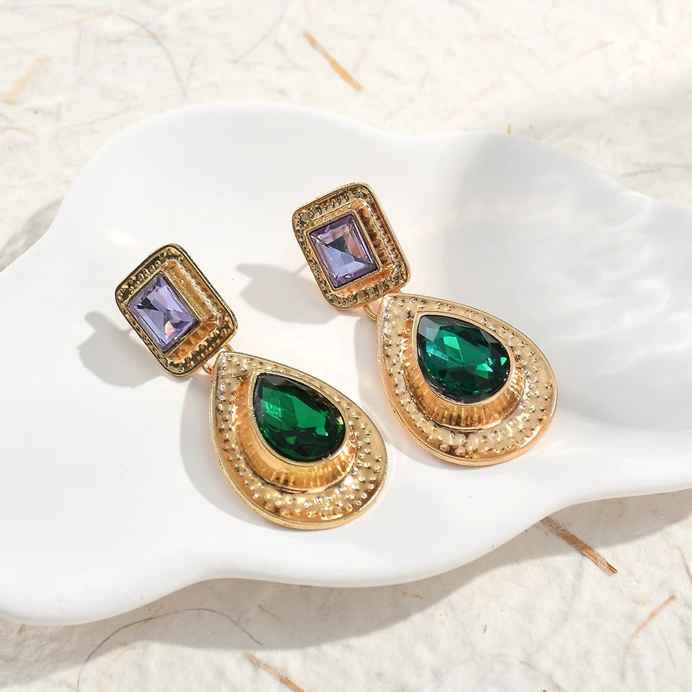 Pendientes vintage de lágrima verde dorada