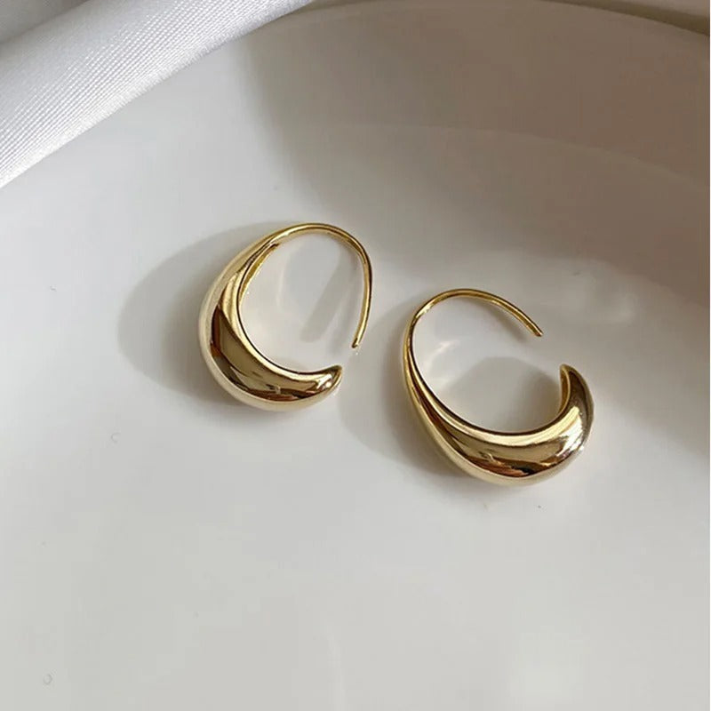 Pendientes vintage dorados y brillantes con forma de media luna