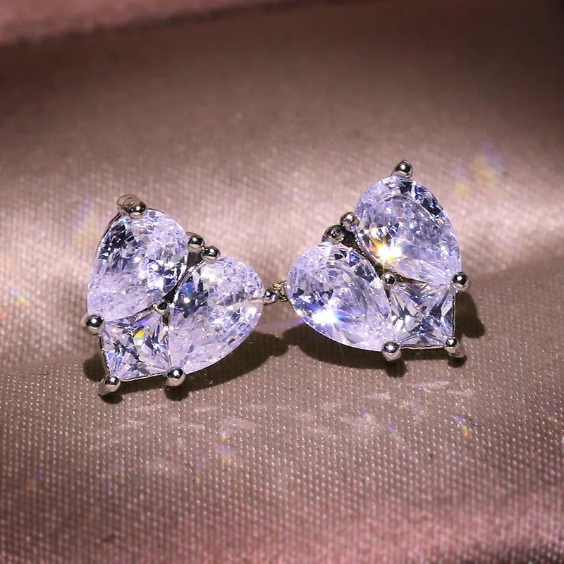 Boucles d'oreilles intemporelles en forme de cœur ornées de pierres précieuses scintillantes