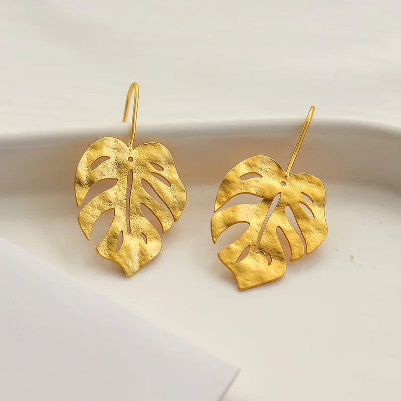 Pendientes vintage de hoja de monstera dorada