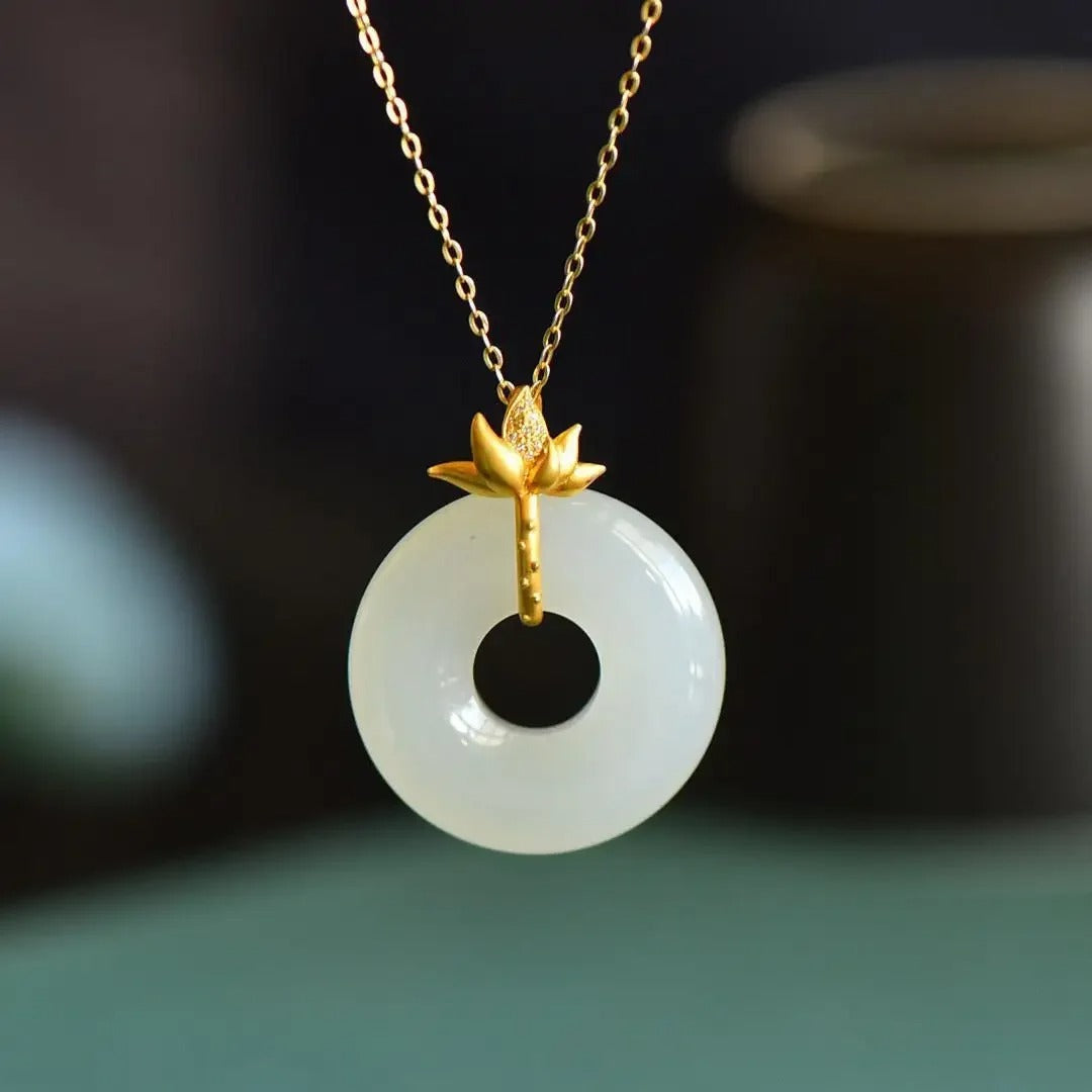 Collier pendentif vintage en or avec lotus et cercle blanc