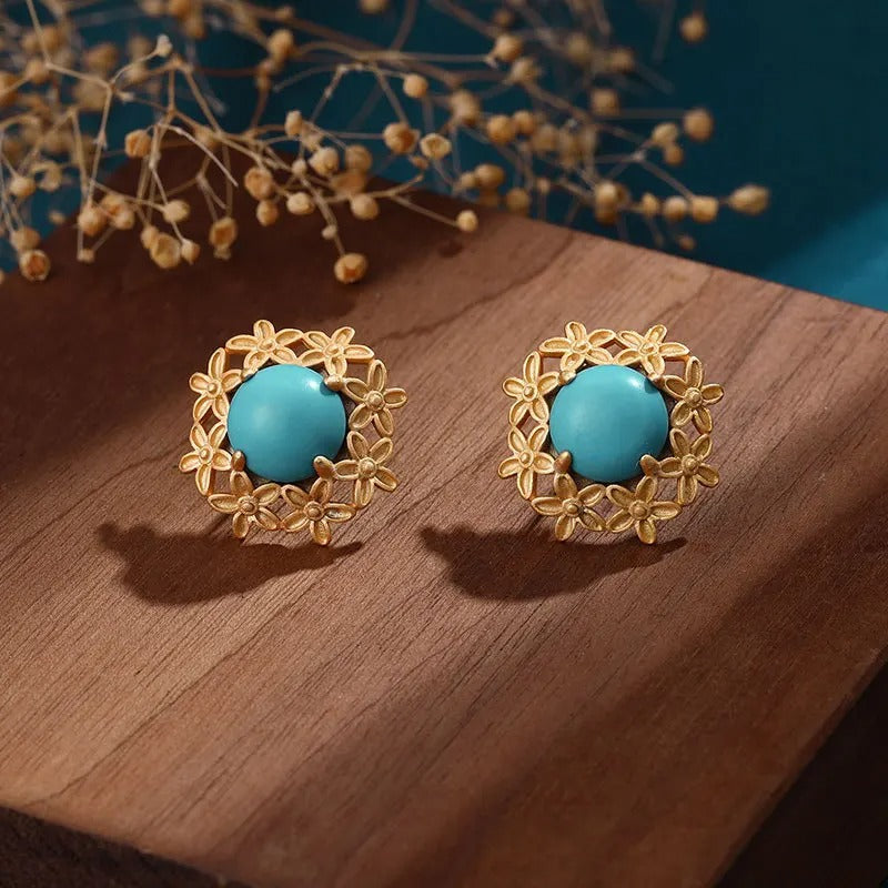 Pendientes retro dorados con piedras preciosas turquesas redondas y detalles florales