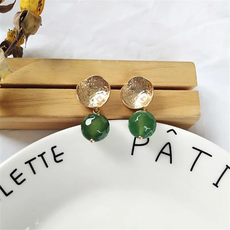 Pendientes vintage de bola dorada y verde