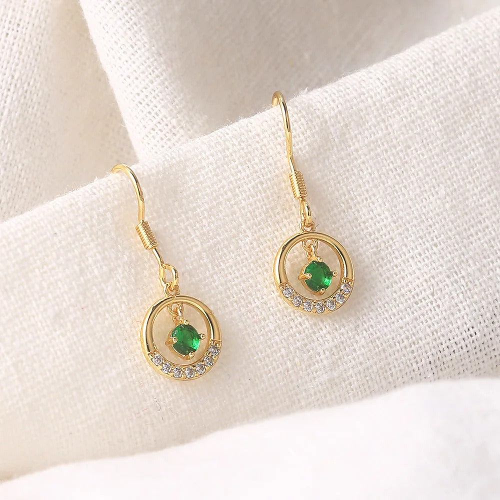 Pendientes colgantes vintage con halo brillante y piedra verde dorada