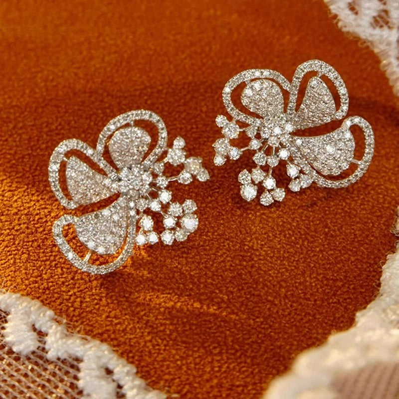 Pendientes vintage de plata con flores brillantes