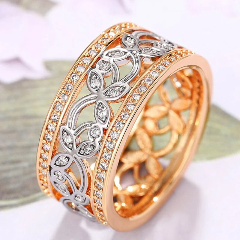 Anillo vintage de oro rosa con cristales florales