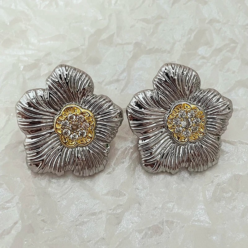 Pendientes florales vintage con centro dorado