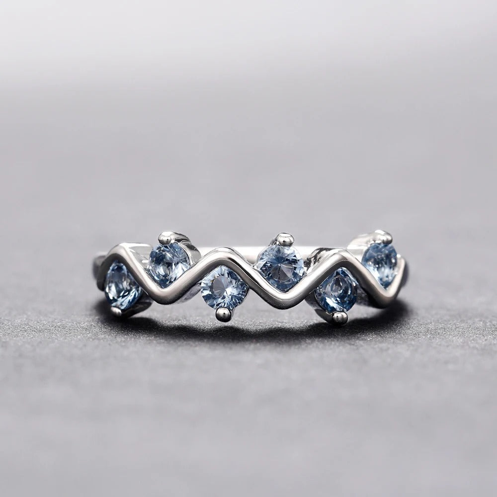 Anillo vintage de plata en zigzag azul