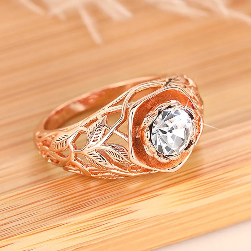 Anillo vintage de diamantes con hoja de oro rosa