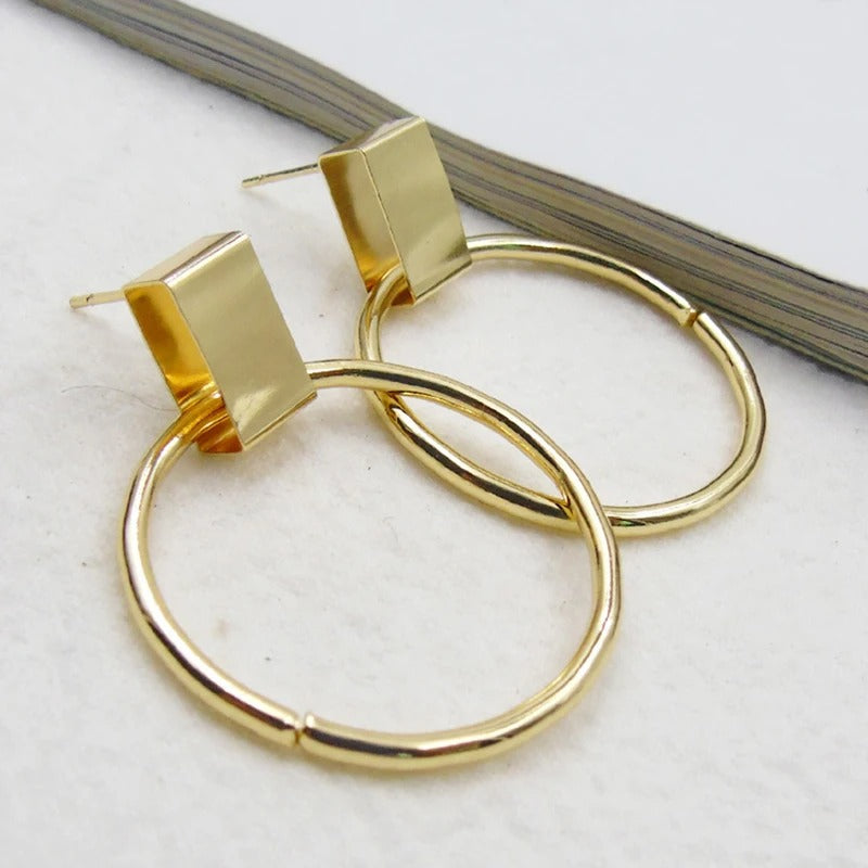 Pendientes vintage de círculo y cuadrado dorado