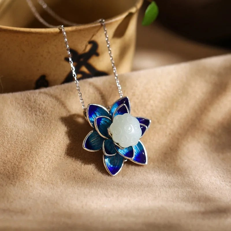 Collier pendentif vintage en forme de lotus bleu à motif floral