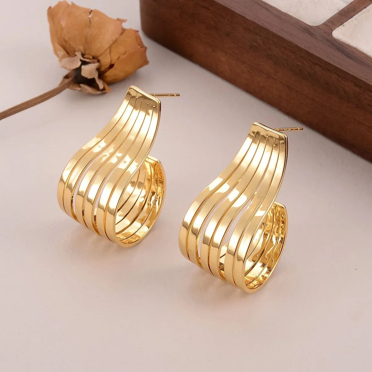 Pendientes colgantes vintage dorados