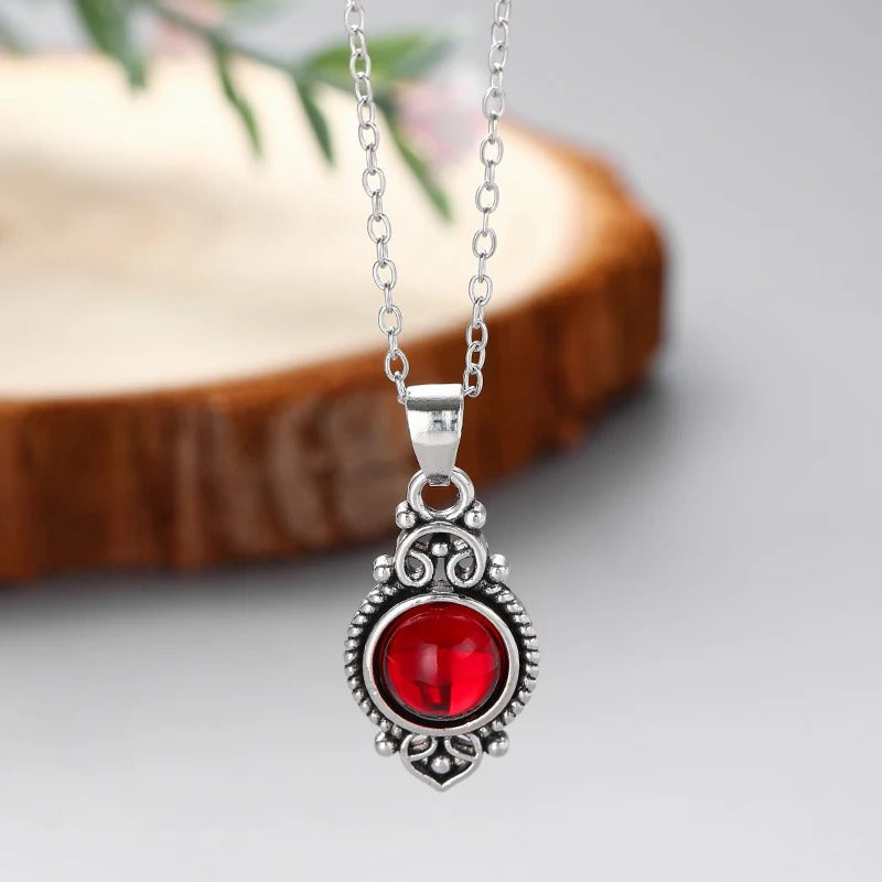 Collier pendentif vintage en argent et pierre rouge