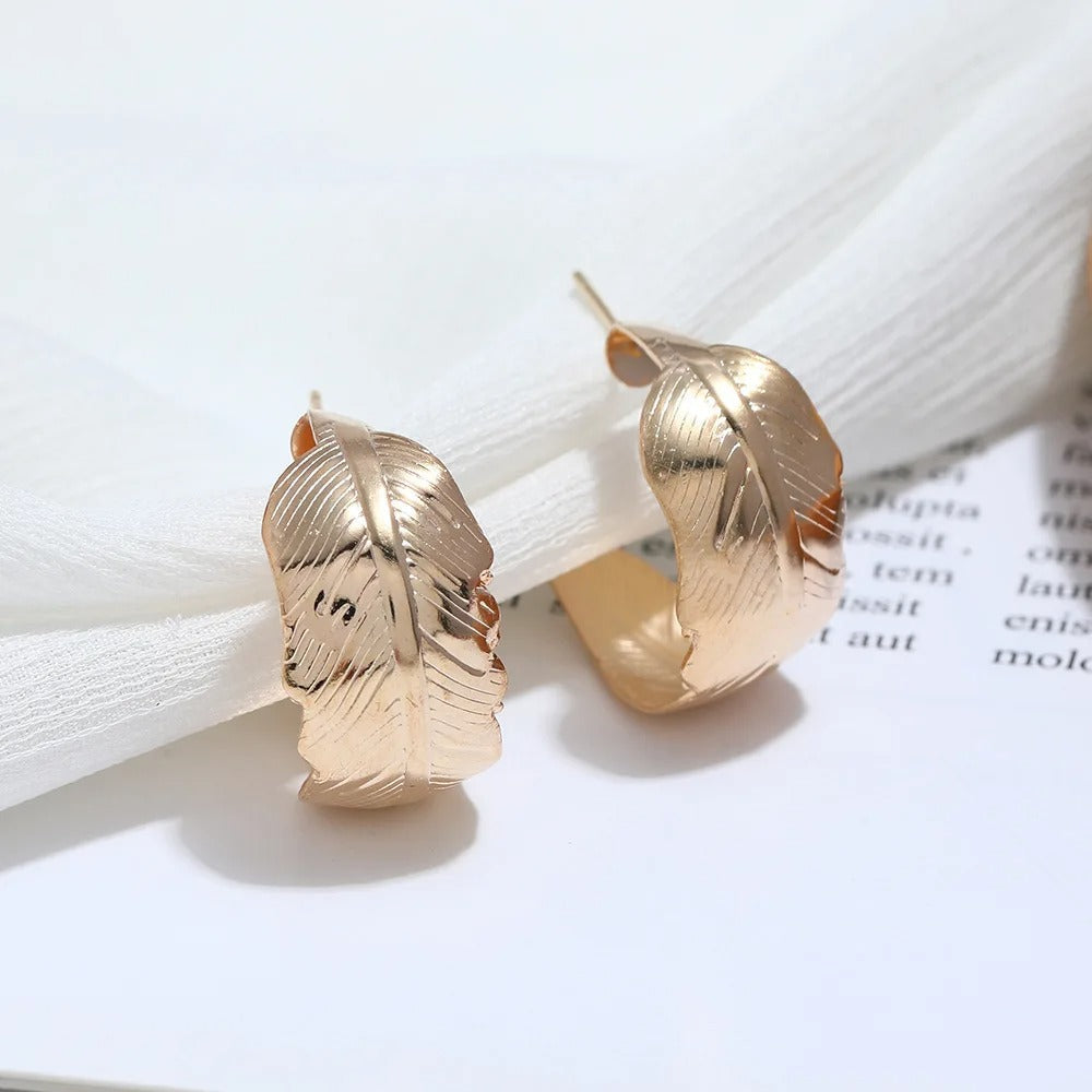 Pendientes de aro vintage con forma de hoja de oro