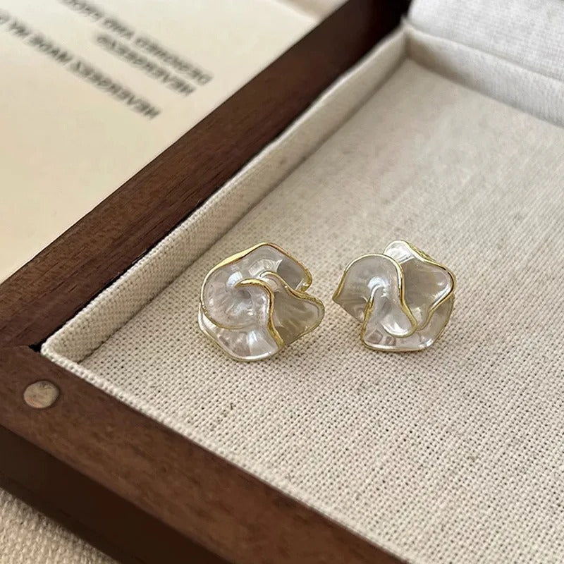 Pendientes vintage de flores blancas